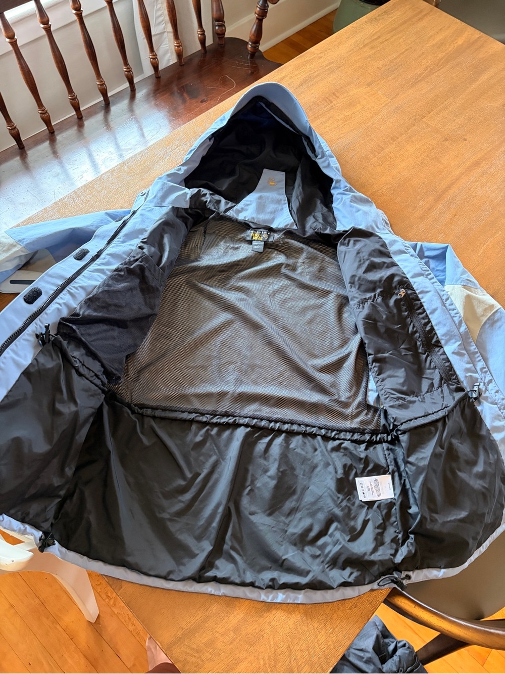 Mountain Hardwear Light Blue and Cream Hooded Ski Jacket - Picture 6 of 14